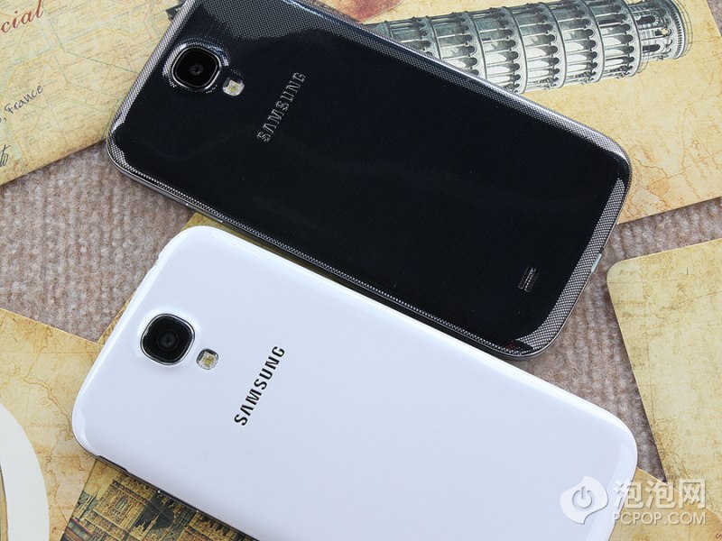 尽管网上呼声很大,希望三星能够更换手机材质,但最终galaxy s4依旧