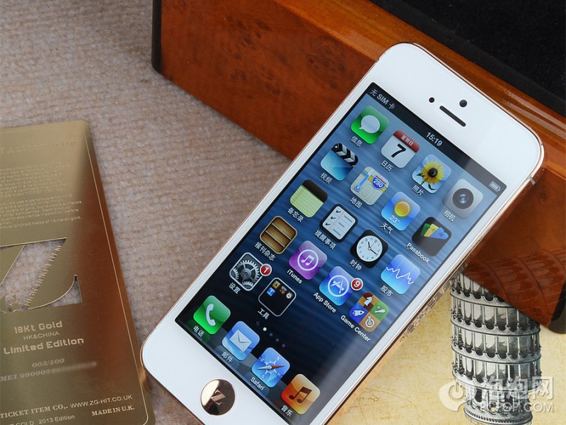 �����ȴ�iPhone5��ɫ�涨�Ƶ�õ����˵�𣬿��������Ժ�û���κ����⣬һ��ո�µ�iPhone5��������֮ǰС���Ѿ�װ��һЩӦ�ý��в��ԣ�û���κ����⡣����ڱ������ý������iPhone4��˵��ȫ�µ�iPhone5��Ŀ��˺ܶ࣬����������Ƶ�������������������ٶȡ���Ϸ���鷽�棬���Ƿǳ��ǳ����ġ�Ŀǰ������iPhone5��iPhone4����������������������ֲ���Ҫ��ϸߣ�ǿ�ҽ��鹺��iPhone5��