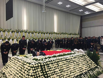 图说:上海交警茆盛泉追悼会