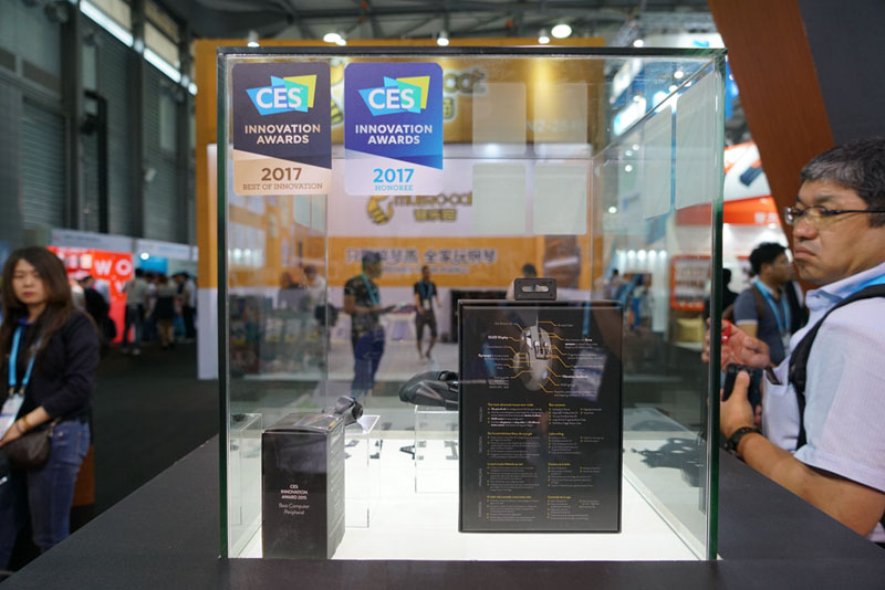 14、获奖产品展台：每年CES获奖创新产品都贴有独特的标志
