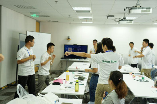 參加索尼環保社團青年領袖培訓項目集訓的青年代表積極參與課堂互動。