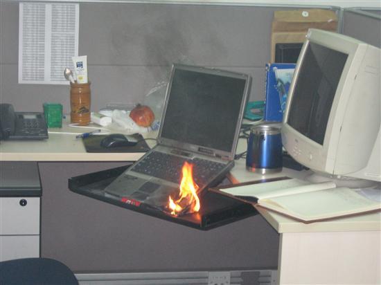 戴尔商用笔记本上海电池爆炸燃烧--IT